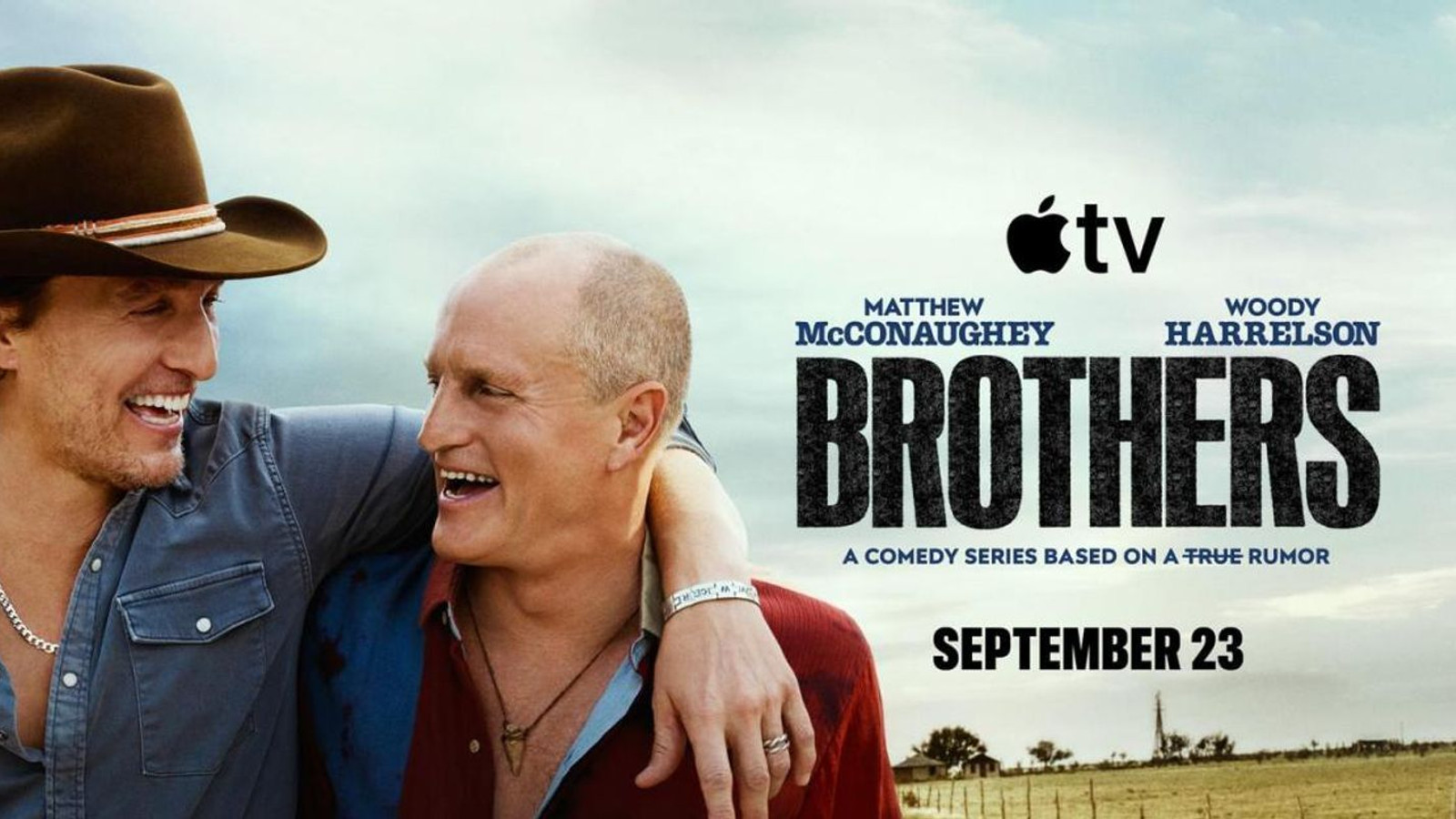 Matthew McConaughey och Woody Harrelson står bredvid varandra på en gård i postern för Brothers.