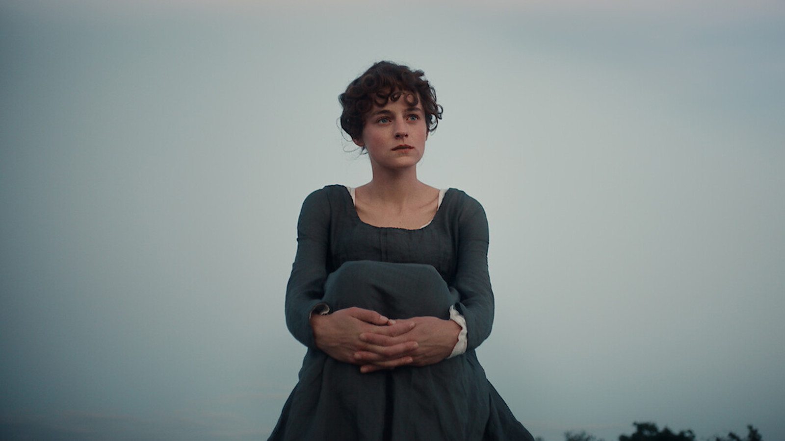 Emma Corrin och Jack Lowden i Netflix Pride and Prejudice